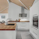 4 Bedroom Lovely In