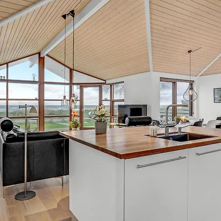 4 Bedroom Lovely In