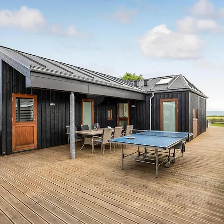 4 Bedroom Lovely In Holiday home *