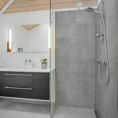 4 Bedroom Lovely In Holiday home