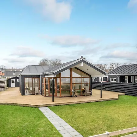 4 Bedroom Lovely In Sjolund