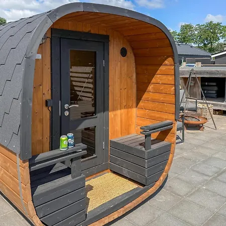 In With Sauna *